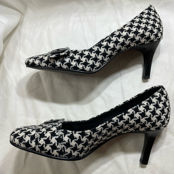 LOFT Black and White Houndstooth Pump Shoes - Picture 3 of 7